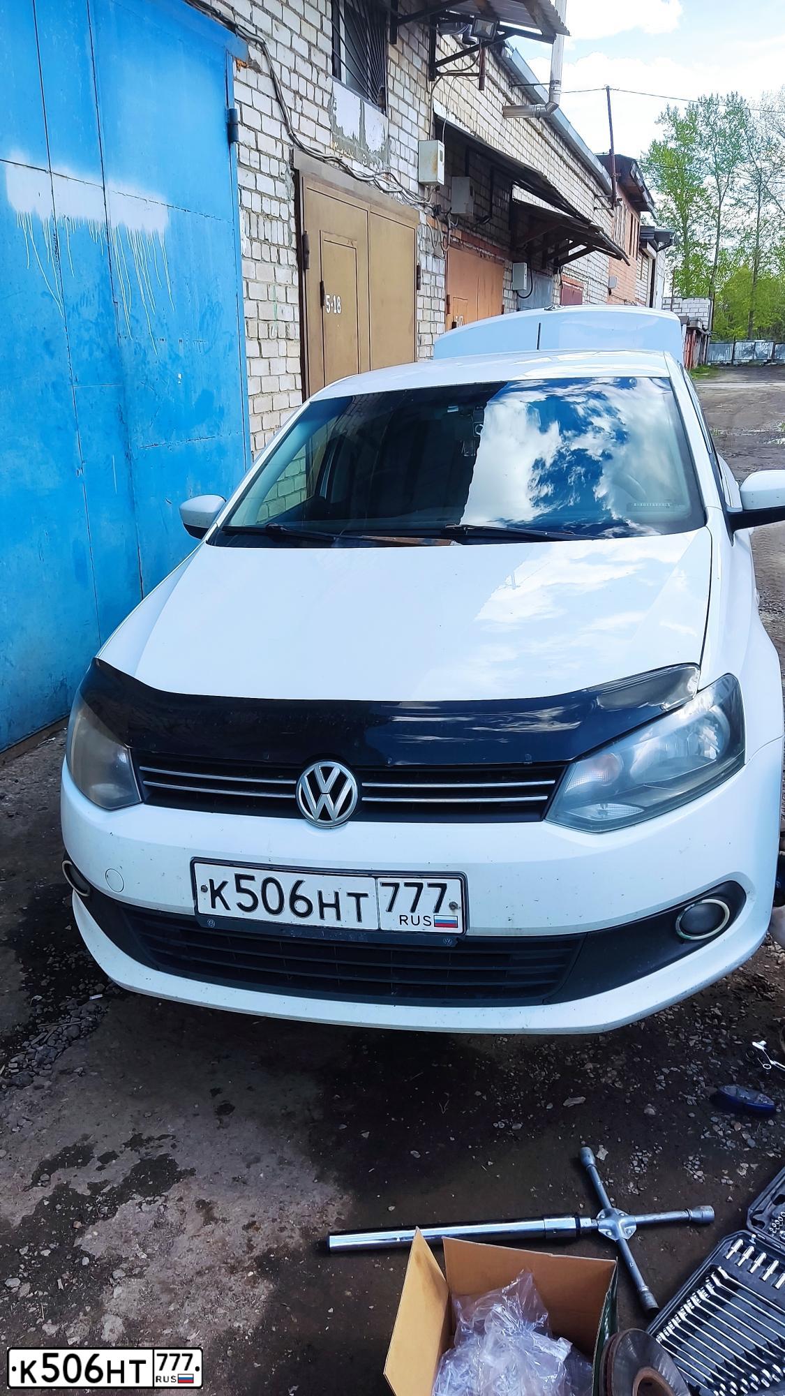 Фото автомобиля VOLKSWAGEN POLO, 2015 — госномер К506НТ777. Цвет: Белый