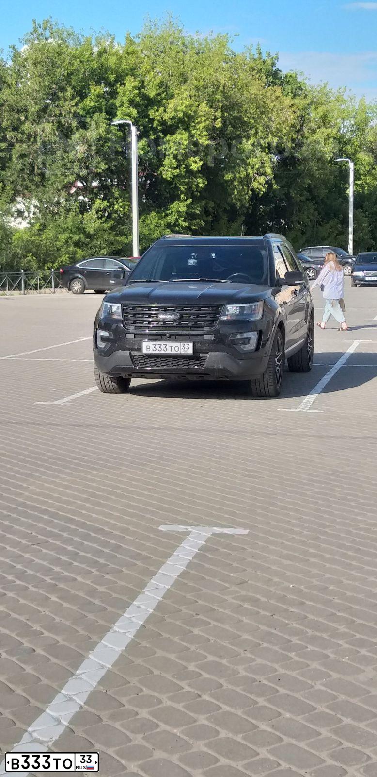 Фото автомобиля FORD EXPLORER, 2017 — госномер В333ТО33. Цвет: ЧЕРНЫЙ