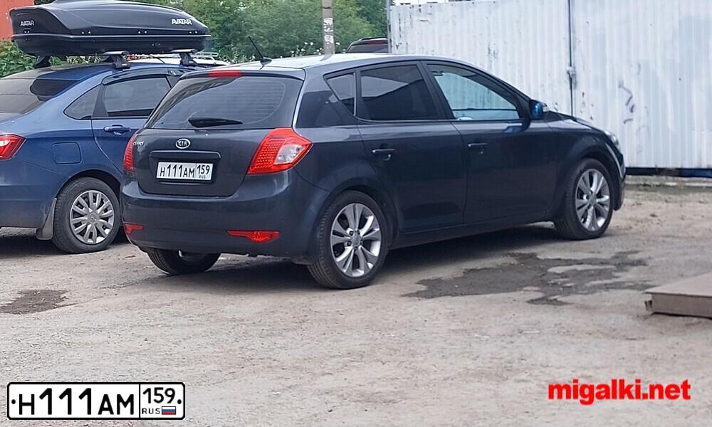Фото автомобиля KIA CEE'D, 2012 — госномер Н111АМ159. Цвет: СЕРЫЙ