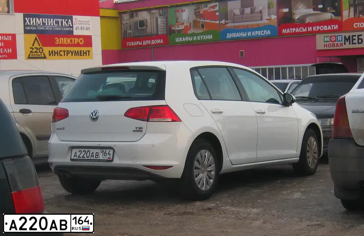 Фото автомобиля VOLKSWAGEN GOLF, 2014 — госномер Е178МО164. Цвет: Белый