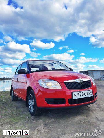 Фото автомобиля SKODA FABIA, 2009 — госномер Н176ОТ29. Цвет: Красный