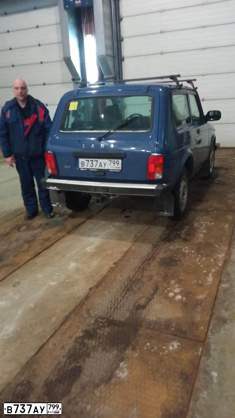 Фото автомобиля LADA 2121 NIVA, 2017 — госномер В737АУ799. Цвет: синий