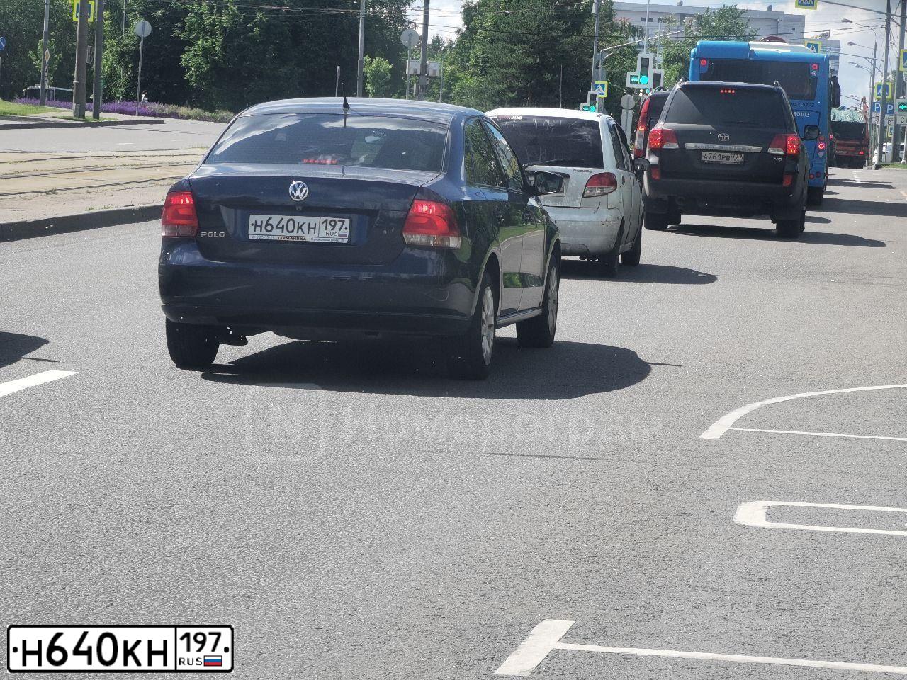 Фото автомобиля VOLKSWAGEN POLO, 2011 — госномер Н640КН197. Цвет: СИНИЙ