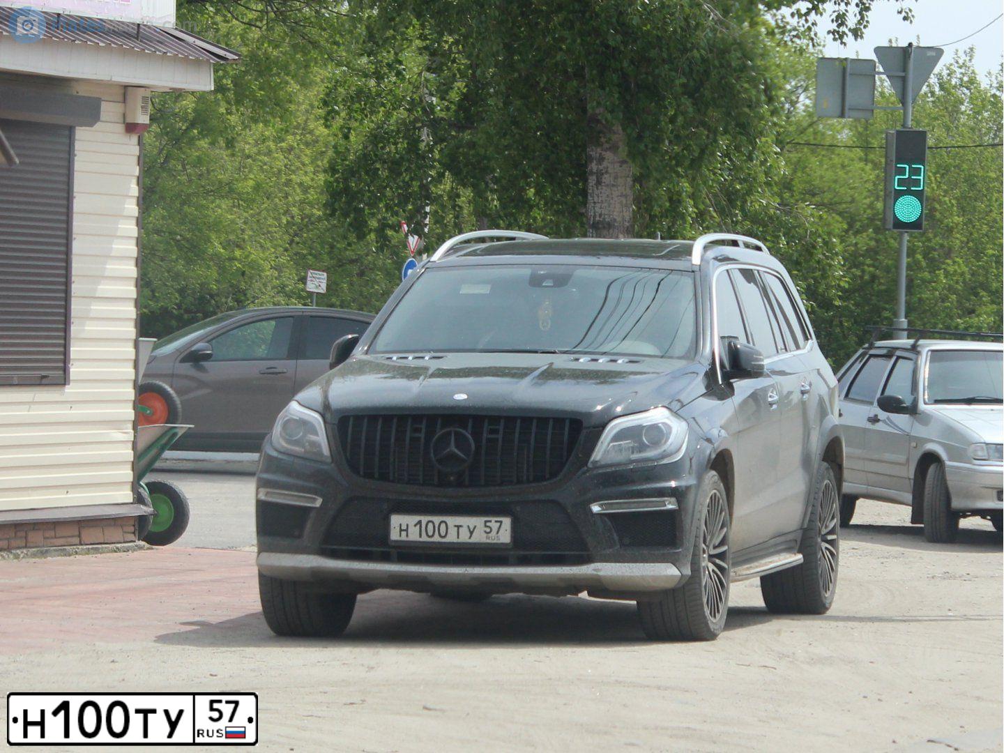 Фото автомобиля MERCEDES GL-KLASSE, 2013 — госномер А001ВВ48. Цвет: ЧЕРНЫЙ