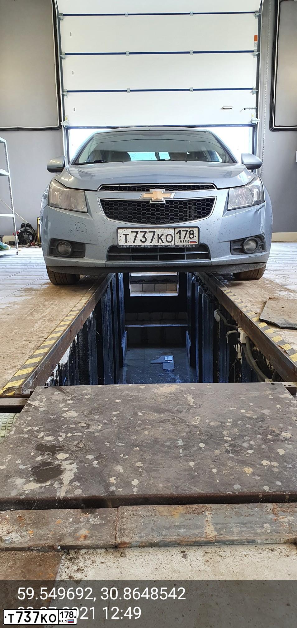 Фото автомобиля CHEVROLET CRUZE, 2010 — госномер Т737КО178. Цвет: СВЕТЛО-СЕРЫЙ МЕТАЛЛИК