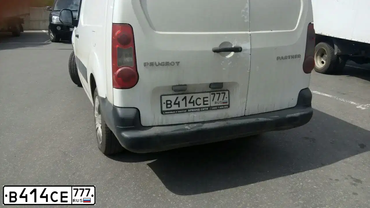 Фото автомобиля PEUGEOT PARTNER, 2011 — госномер Р672АЕ250