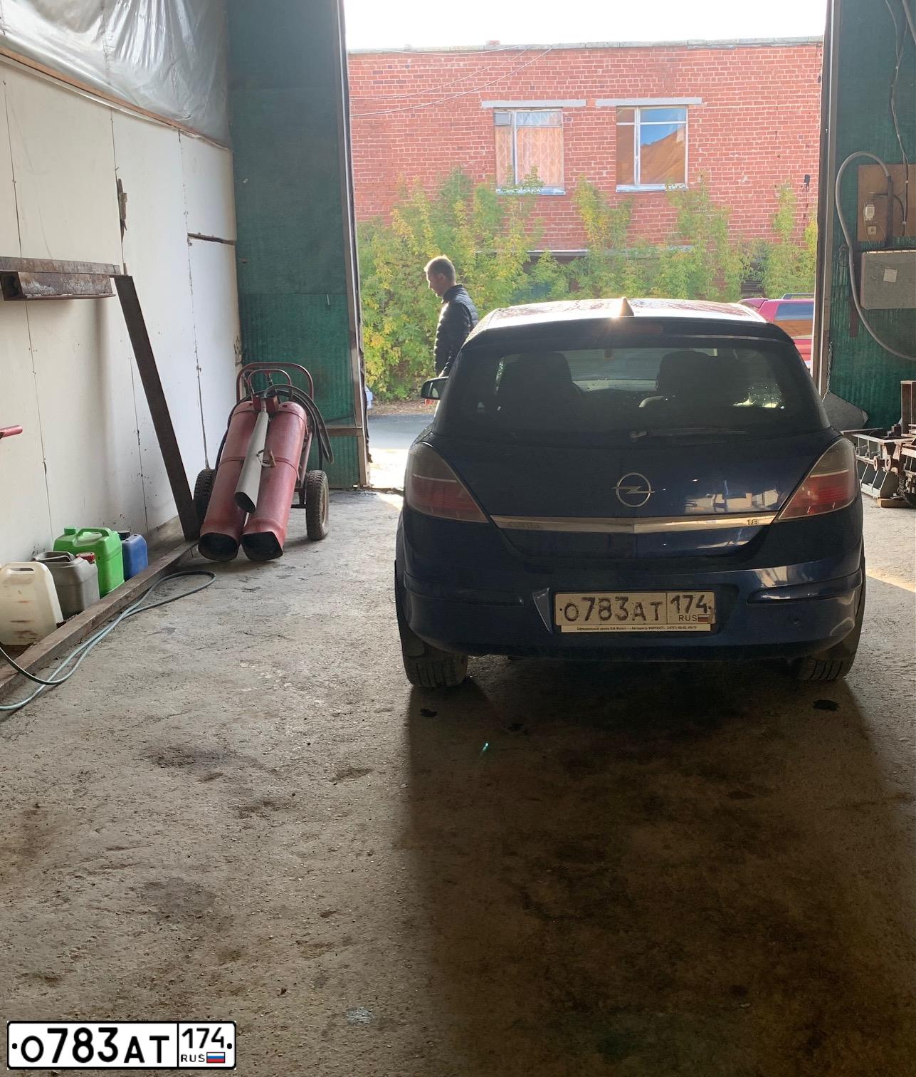 Фото автомобиля OPEL ASTRA, 2007 — госномер Р683СК196. Цвет: синий