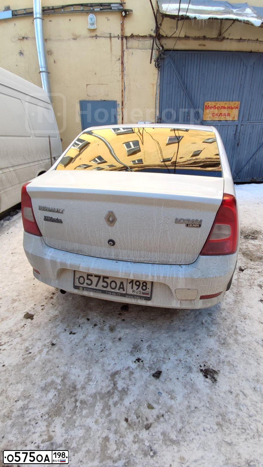 Фото автомобиля RENAULT LOGAN, 2011 — госномер О575ОА198. Цвет: Белый