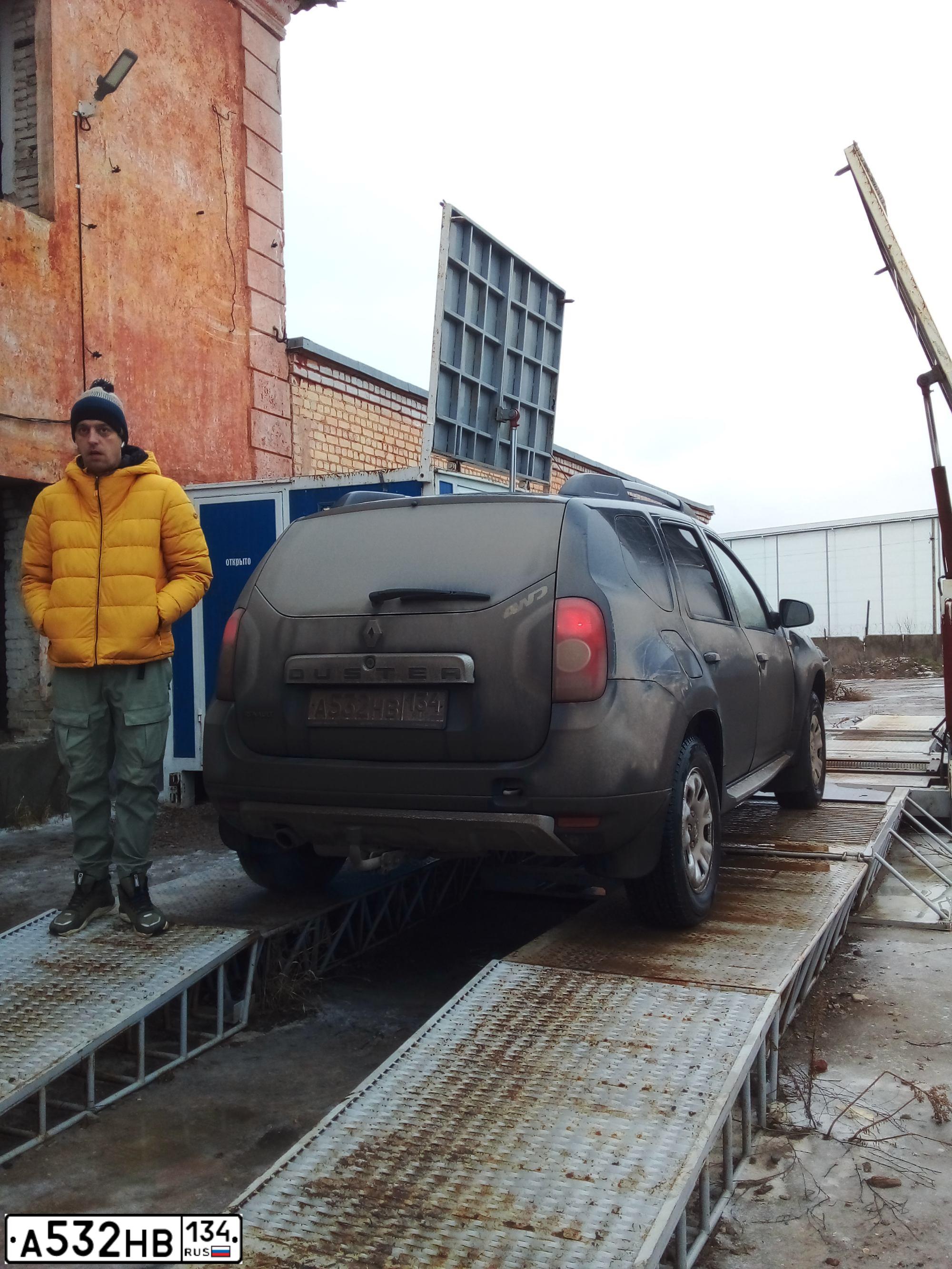 Фото автомобиля RENAULT DUSTER, 2013 — госномер У412ЕК181