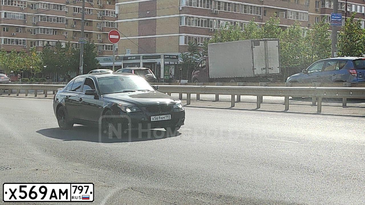 Фото автомобиля AUDI A4, 2021 — госномер К208АВ250. Цвет: синий