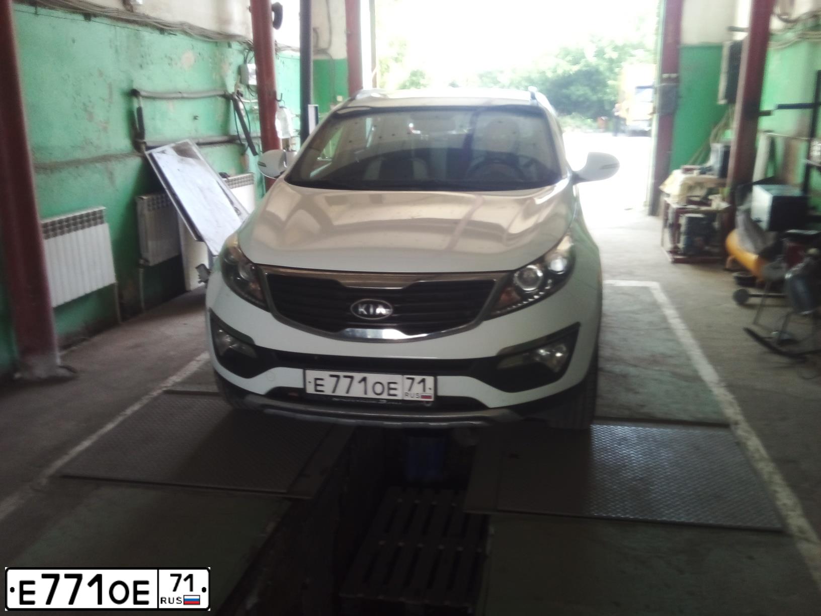Фото автомобиля KIA SPORTAGE, 2011 — госномер Е771ОЕ71. Цвет: БЕЛЫЙ