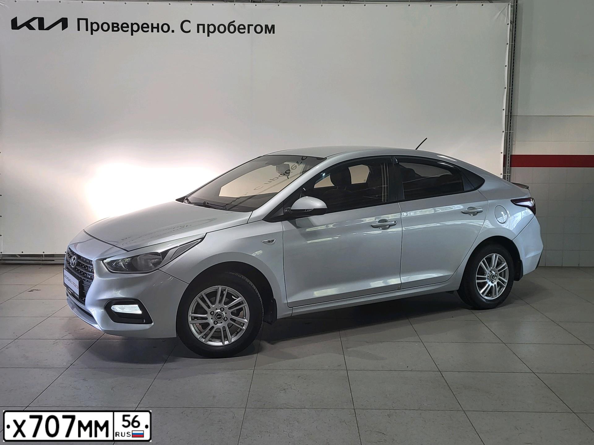 Фото автомобиля HYUNDAI SOLARIS, 2017 — госномер Х707ММ56. Цвет: Серебристый