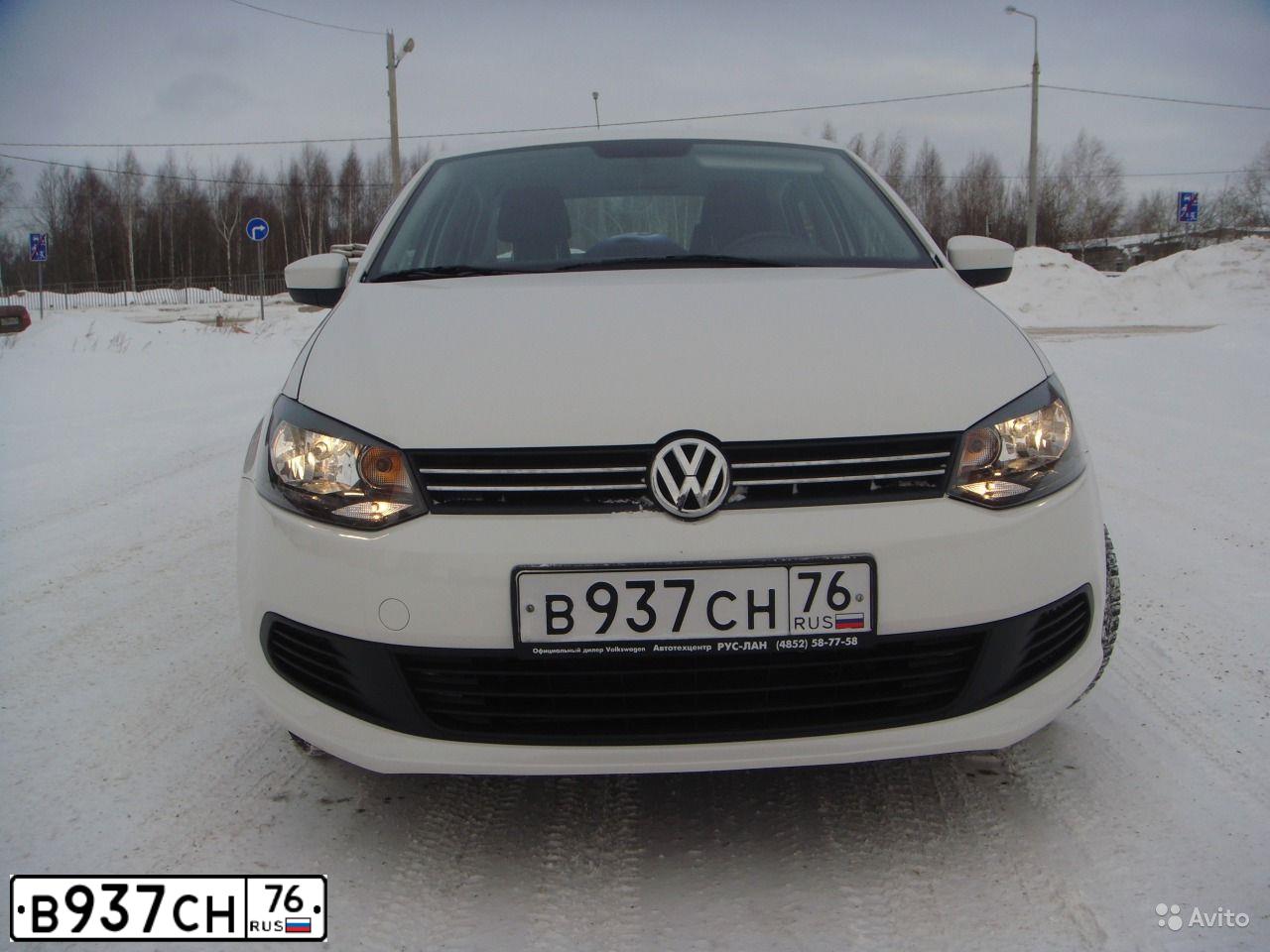 Фото автомобиля VOLKSWAGEN POLO, 2013 — госномер В937СН76. Цвет: Белый