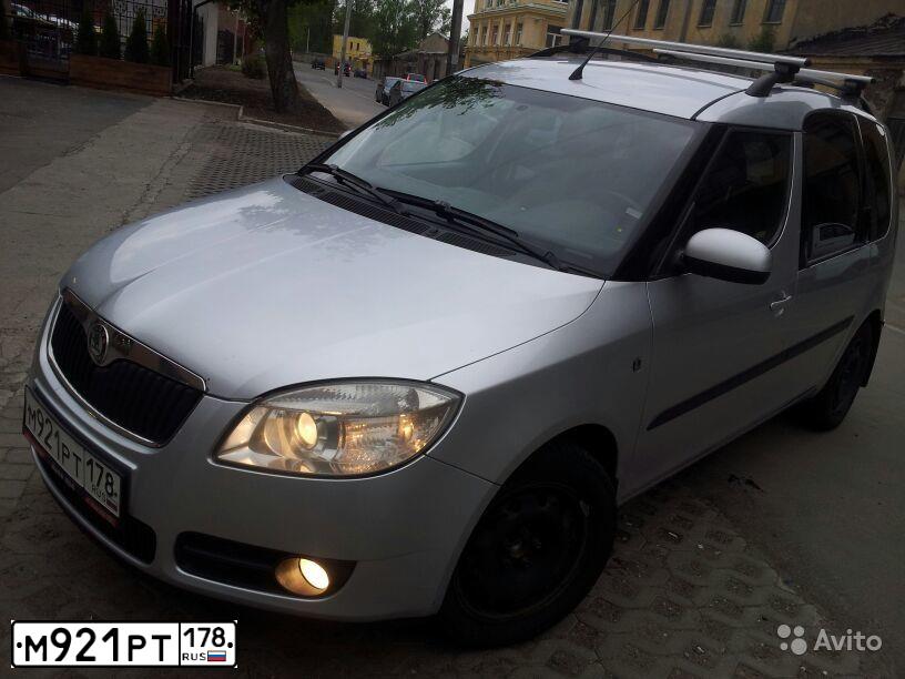 Фото автомобиля SKODA ROOMSTER, 2007 — госномер С637НР39. Цвет: Серебристый