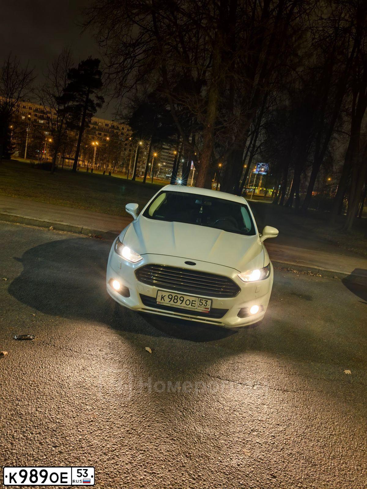 Фото автомобиля FORD MONDEO, 2015 — госномер К989ОЕ53. Цвет: Белый