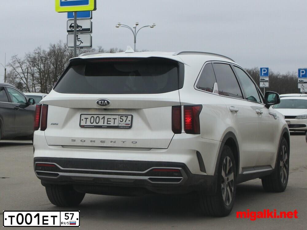 Фото автомобиля NISSAN X-TRAIL, 2019 — госномер А060МР57. Цвет: ОЛИВКОВЫЙ