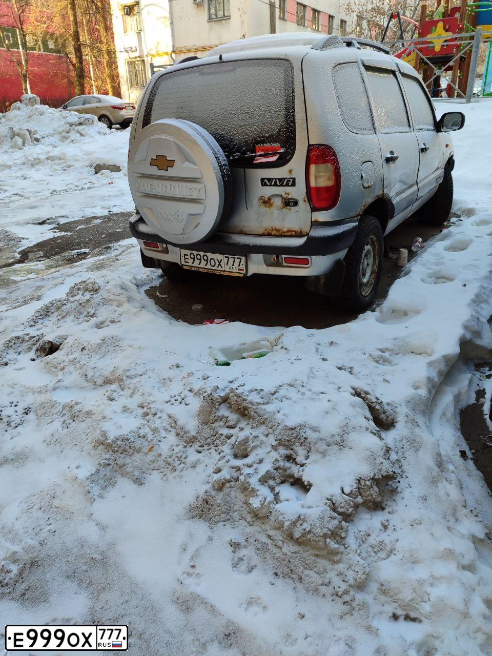 Фото автомобиля CHEVROLET NIVA, 2005 — госномер О500АА797. Цвет: Светло-серебристый металик