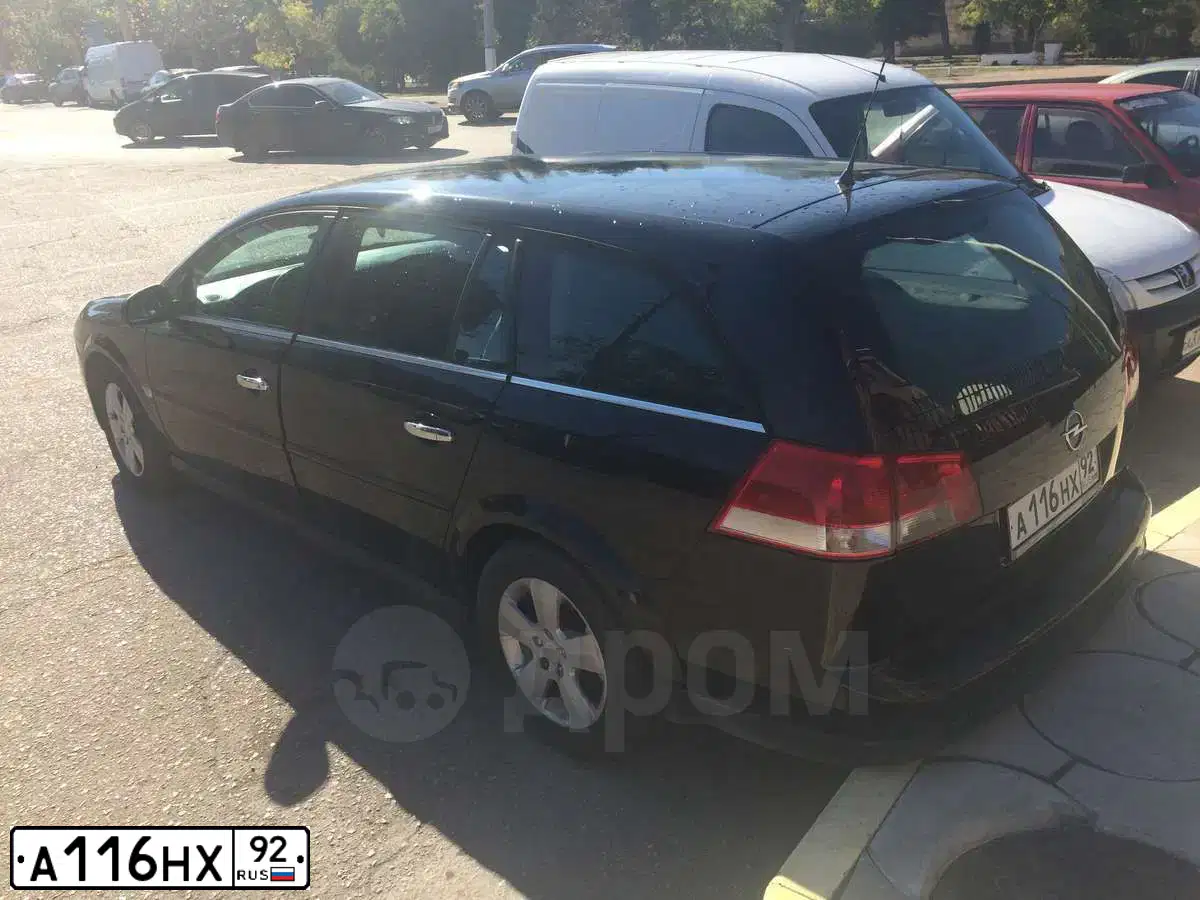 Фото автомобиля OPEL VECTRA, 2006 — госномер Н556НМ82. Цвет: ЧЕРНЫЙ