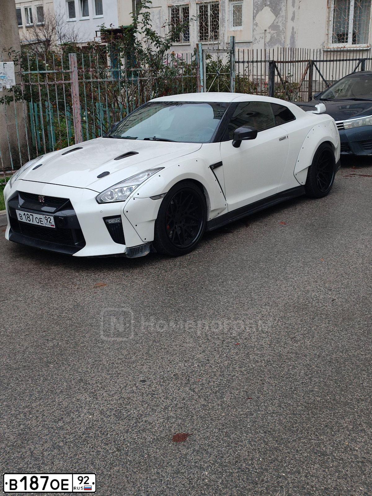 Фото автомобиля NISSAN GT-R, 2012 — госномер В187ОЕ92. Цвет: Белый