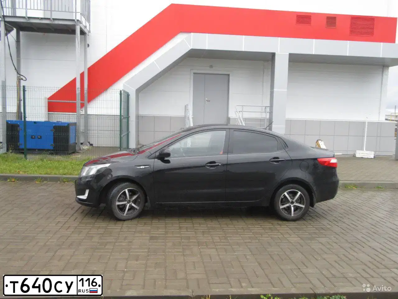 Фото автомобиля KIA RIO, 2014 — госномер Т640СУ116. Цвет: ЧЕРНЫЙ