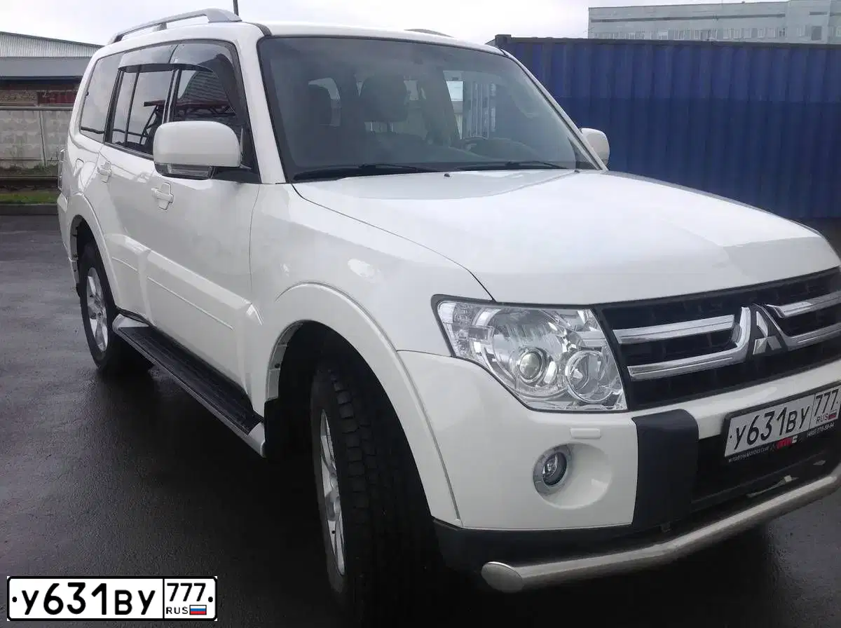Фото автомобиля MITSUBISHI PAJERO, 2010 — госномер О677ВР76. Цвет: Белый