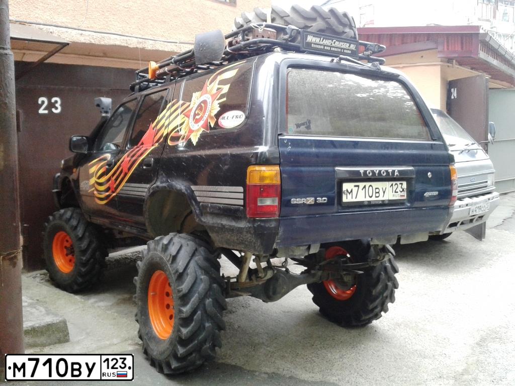 Фото автомобиля TOYOTA RUNNER, 1994 — госномер М710ВУ123. Цвет: ЧЕРНЫЙ
