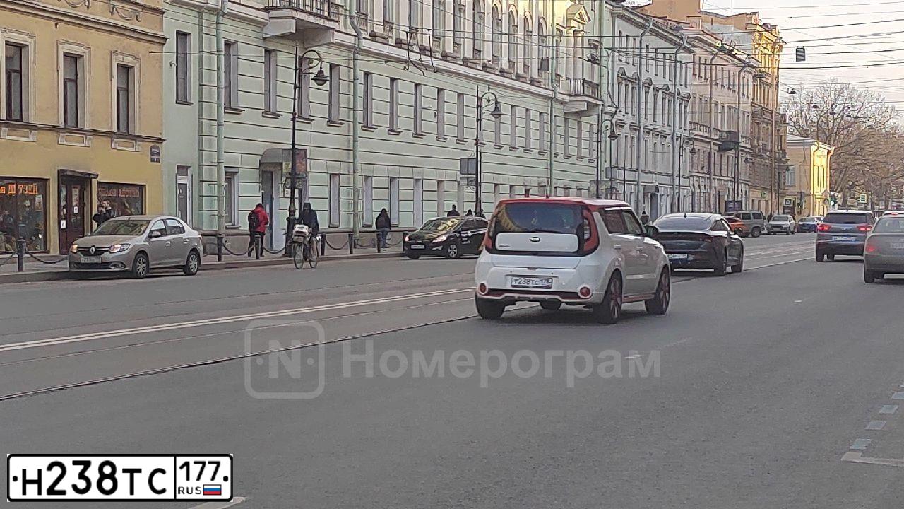 Фото автомобиля MITSUBISHI OUTLANDER, 2007 — госномер О937КН75. Цвет: БЕЖЕВЫЙ