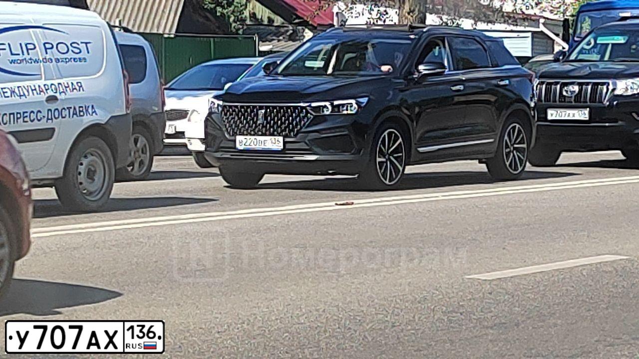Фото автомобиля TOYOTA LANDCRUISER, 2017 — госномер У707АХ136. Цвет: ЧЕРНЫЙ