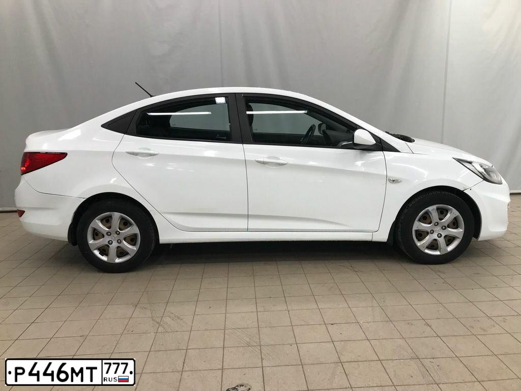 Фото автомобиля HYUNDAI SOLARIS, 2013 — госномер Р446МТ777. Цвет: БЕЛЫЙ