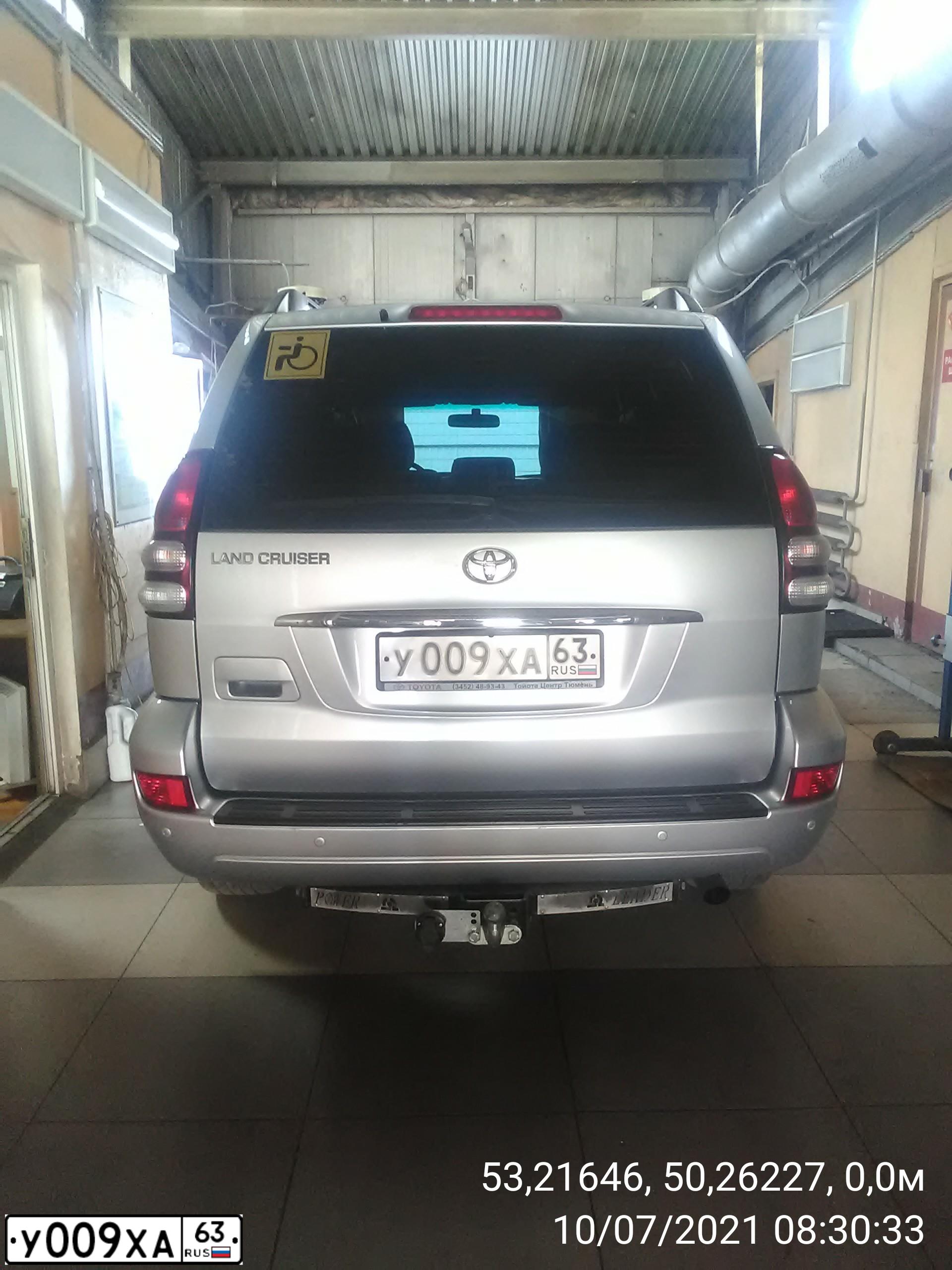 Фото автомобиля TOYOTA LANDCRUISER, 2008 — госномер У009ХА63. Цвет: СЕРЕБРИСТЫЙ