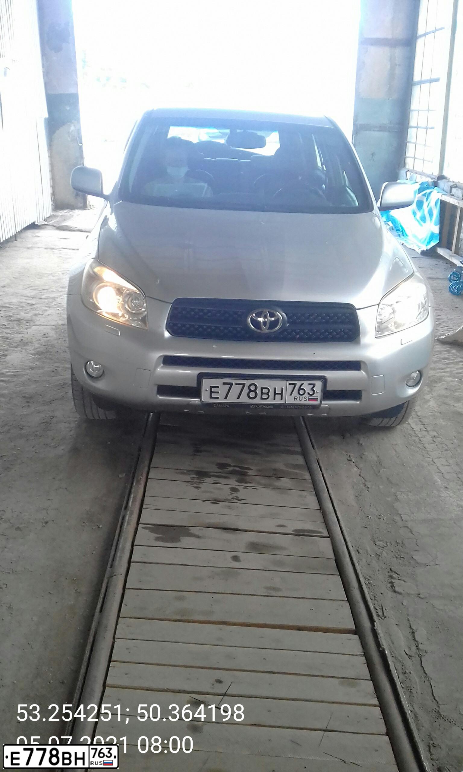 Фото автомобиля TOYOTA RAV4, 2008 — госномер А121СО163. Цвет: Серебристый