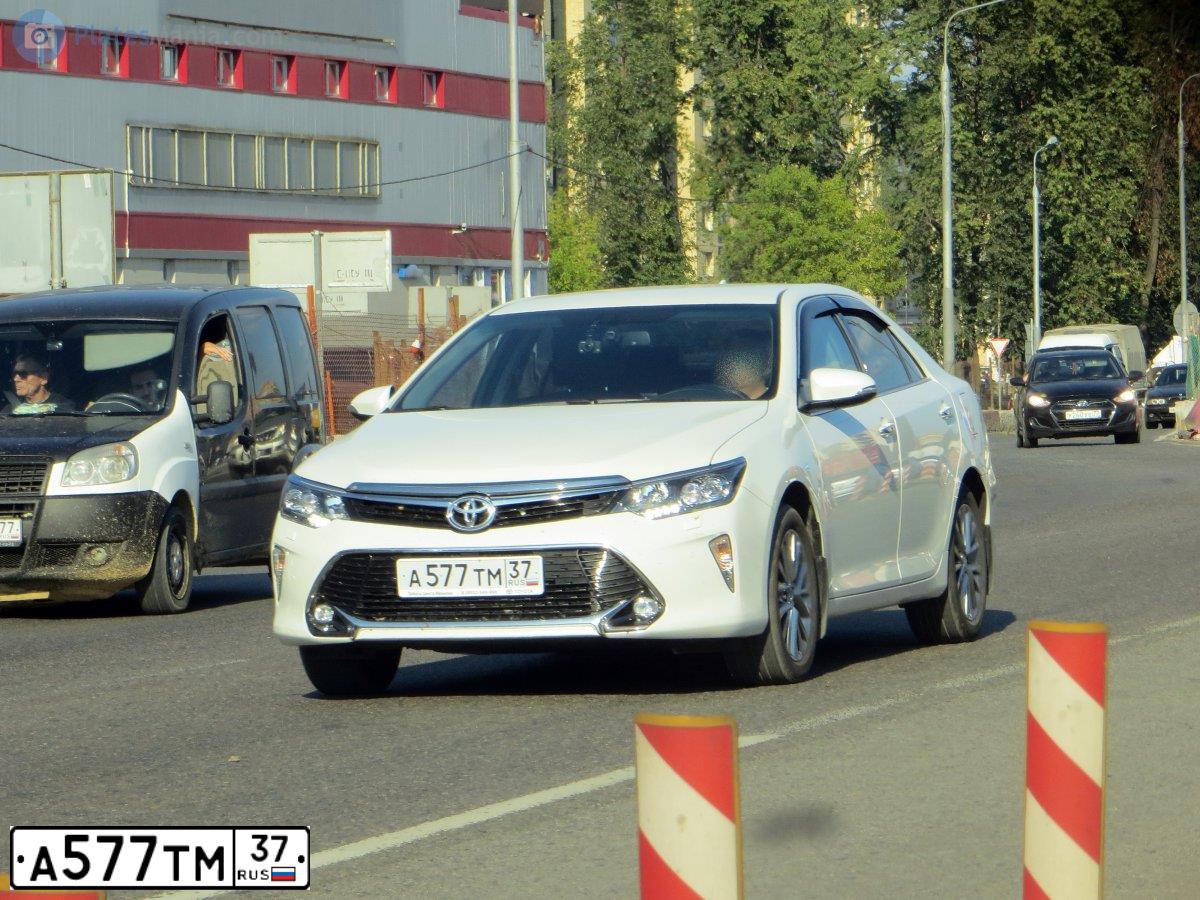 Фото автомобиля TOYOTA CAMRY, 2017 — госномер В431КУ37. Цвет: БЕЛЫЙ ПЕРЛАМУТР