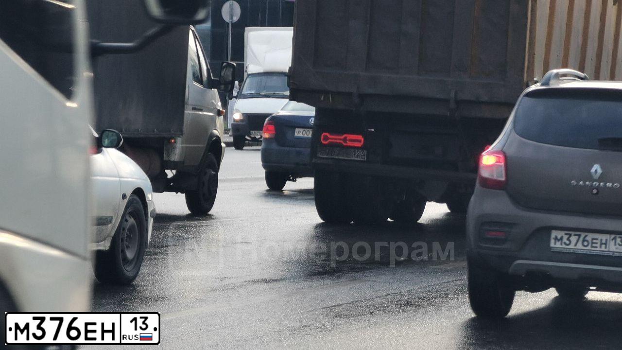 Фото автомобиля LADA 2170 PRIORA, 2007 — госномер М376ЕН13. Цвет: серебристо-коричневый