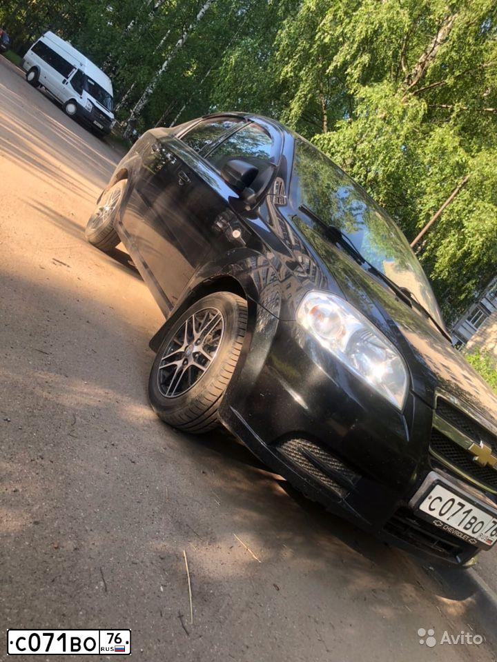 Фото автомобиля CHEVROLET AVEO, 2010 — госномер С071ВО76. Цвет: ЧЕРНЫЙ