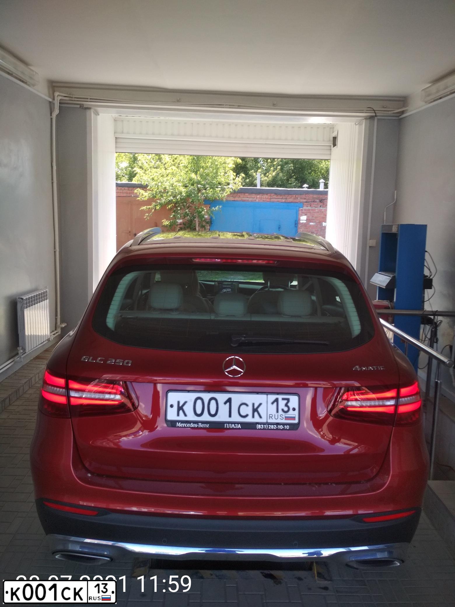 Фото автомобиля MERCEDES GLC-KLASSE, 2017 — госномер К001СК13. Цвет: Красный