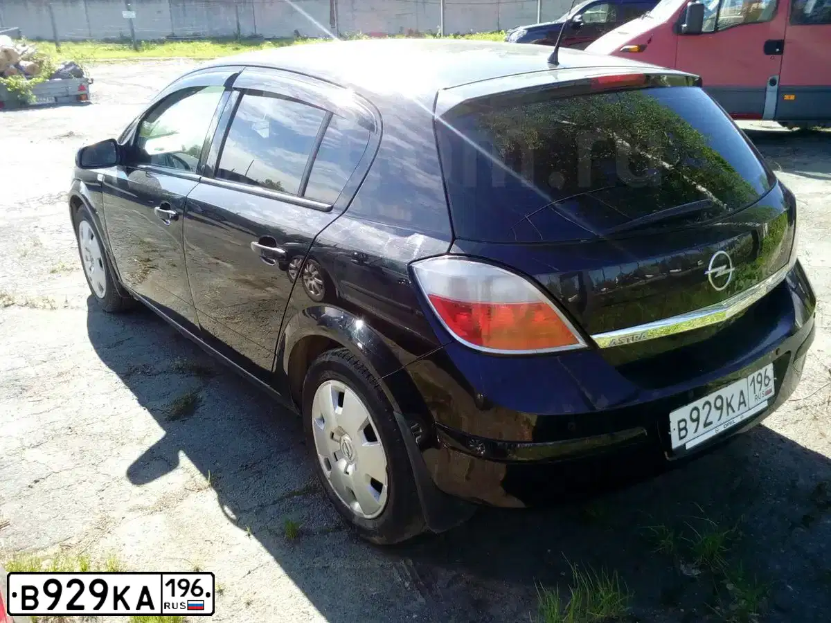 Фото автомобиля OPEL ASTRA, 2006 — госномер В929КА196. Цвет: ЧЕРНЫЙ