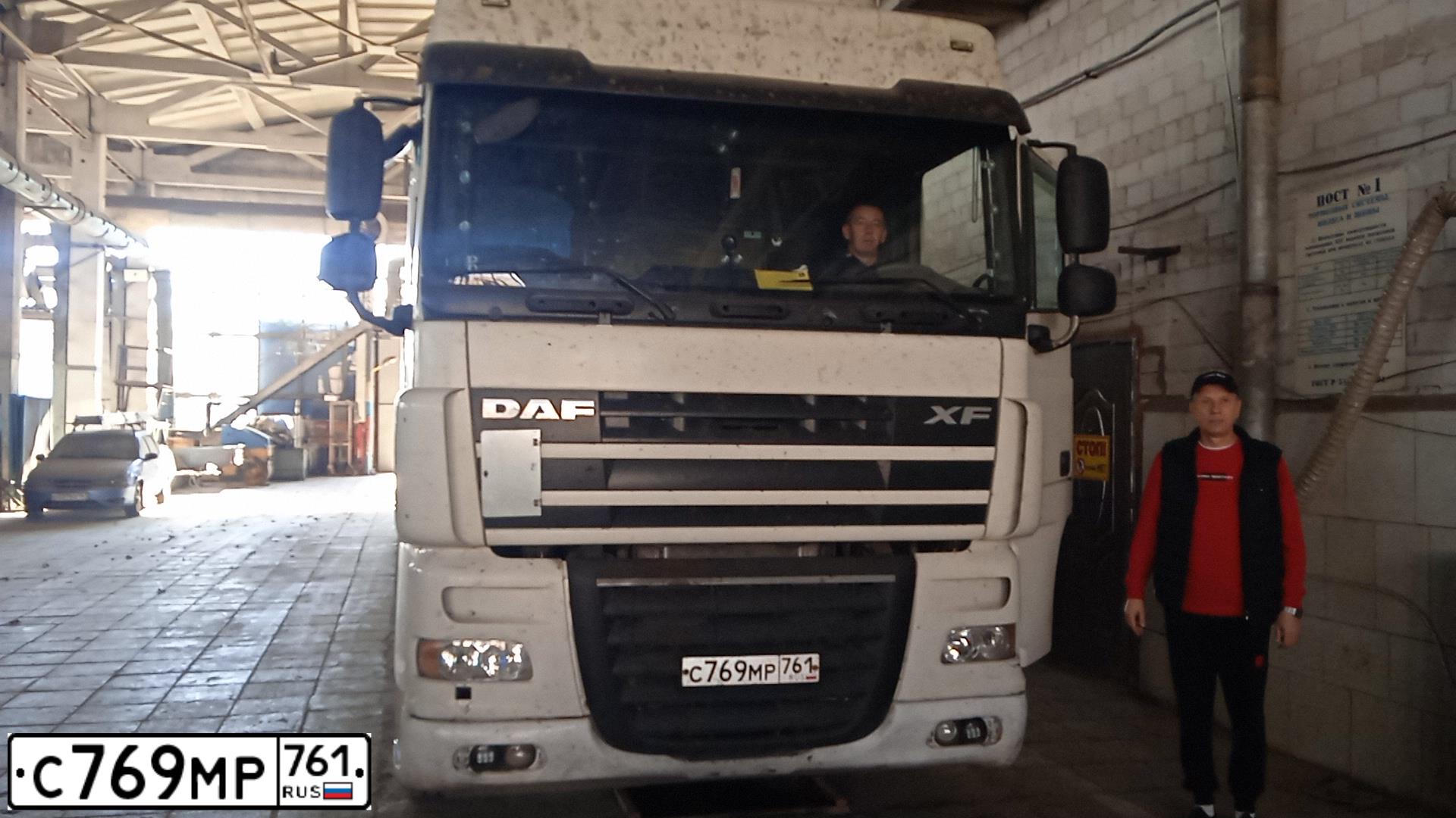 Фото автомобиля DAF XF 105 FT /4X2/, 2012 — госномер С769МР761. Цвет: Белый