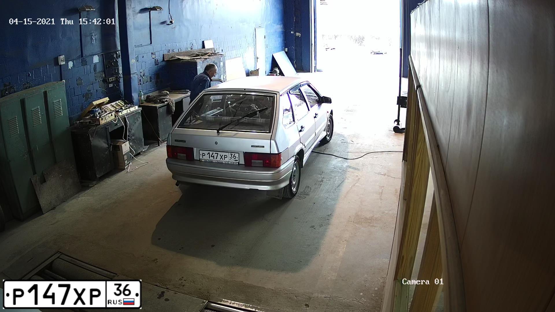 Фото автомобиля LADA 2114 SAMARA, 2011 — госномер Р147ХР36. Цвет: СВЕТЛО-СЕРЕБРИСТЫЙ