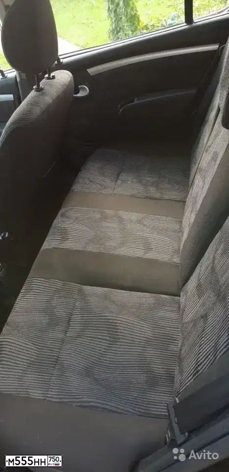 Фото автомобиля RENAULT LOGAN, 2012 — госномер М555НН750. Цвет: БЕЖЕВЫЙ