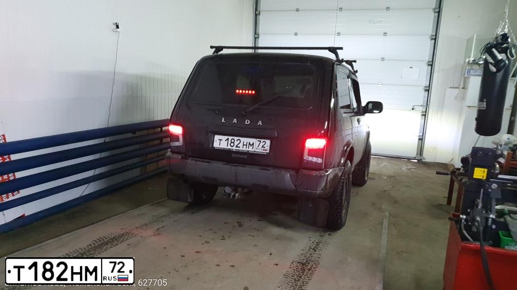 Фото автомобиля LADA 2121 NIVA, 2016 — госномер Т182НМ72. Цвет: ЧЕРНЫЙ