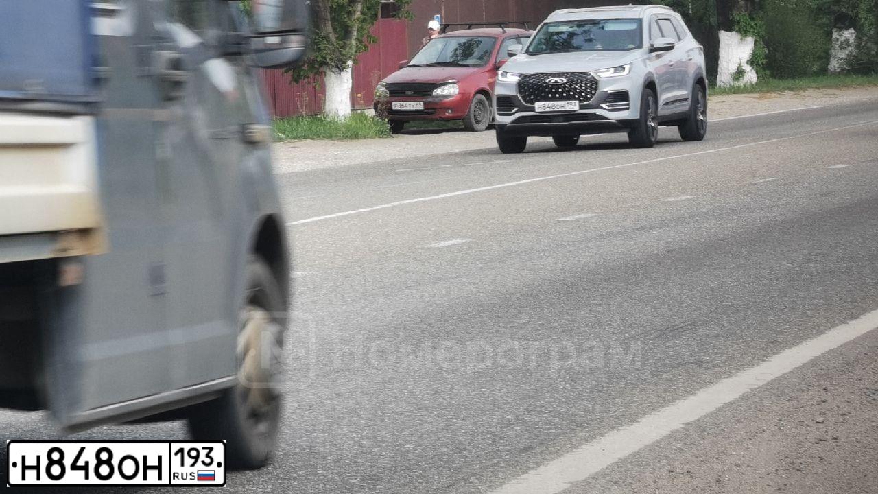Фото автомобиля MERCEDES C-KLASSE, 2012 — госномер Х047НР05. Цвет: Серебристый