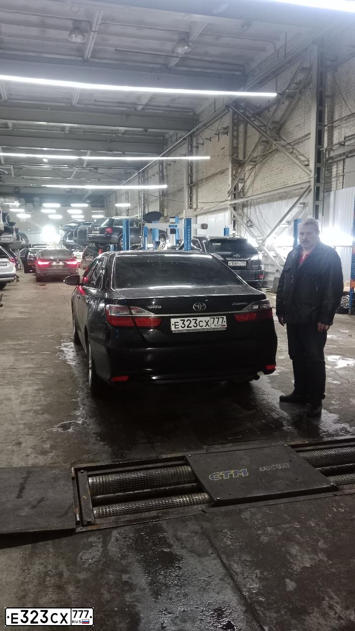 Фото автомобиля TOYOTA CAMRY, 2016 — госномер Е323СХ777