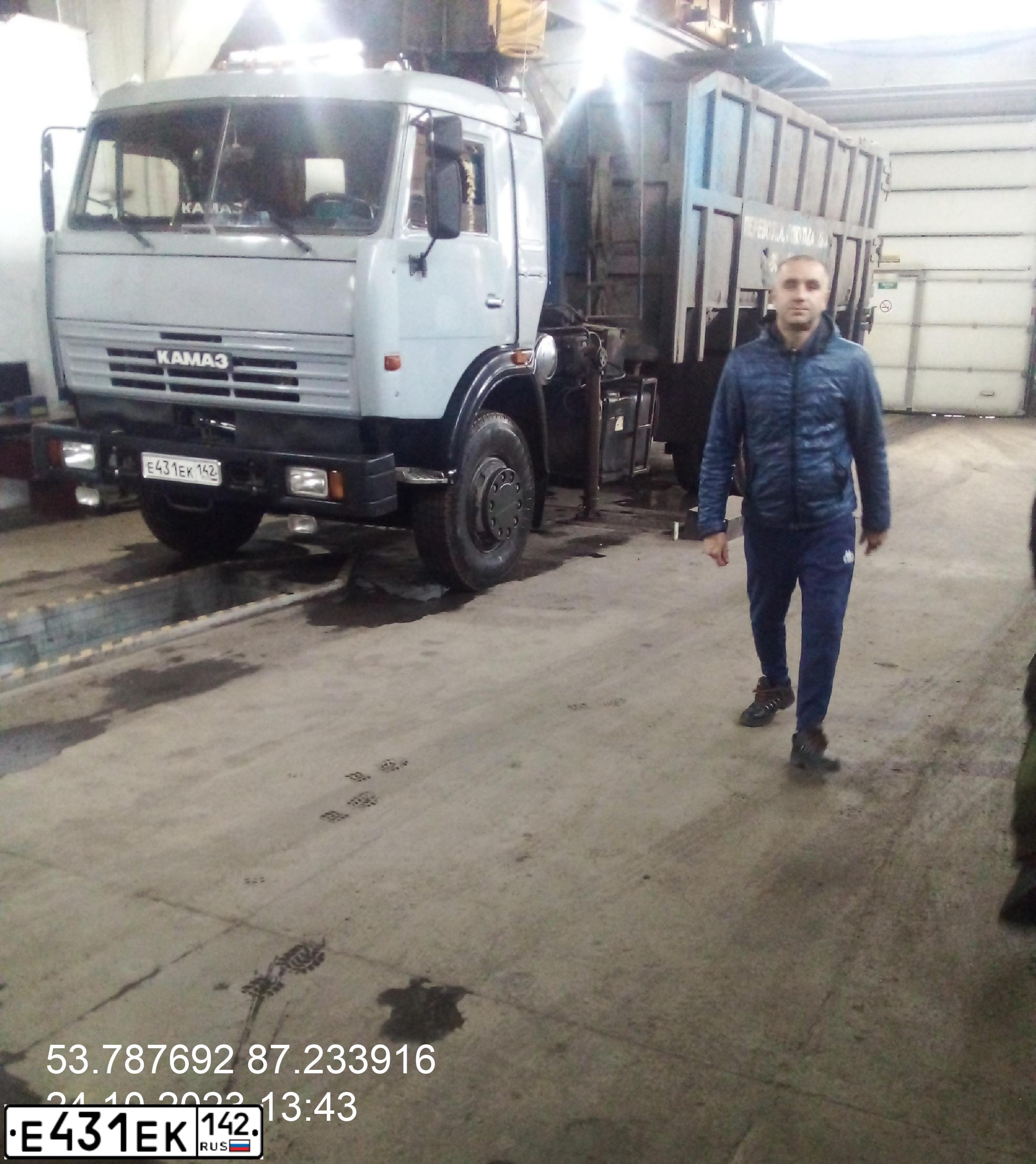 Фото автомобиля KAMAZ 53229 /6X4/, 2006 — госномер Е431ЕК142. Цвет: СВЕТЛАЯ ДЫМКА