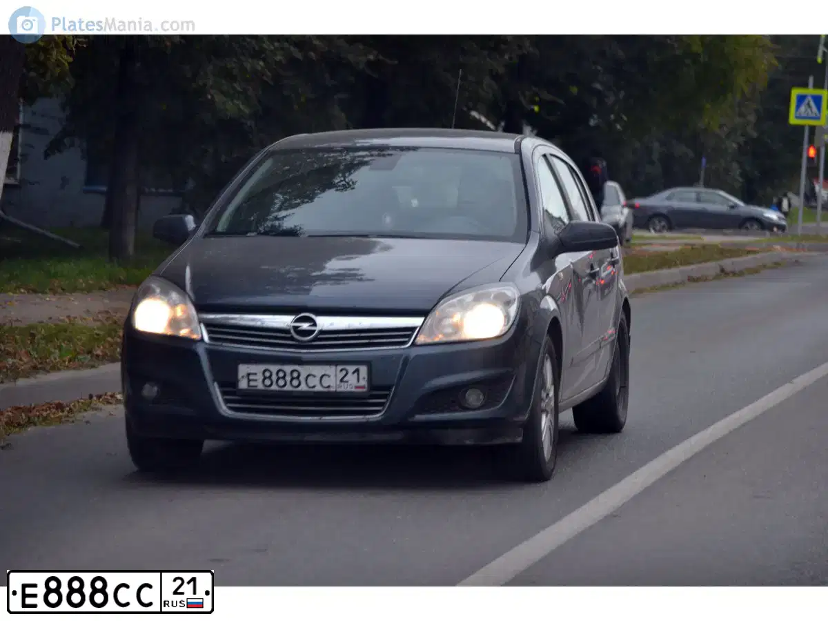 Фото автомобиля NISSAN PATHFINDER, 2010 — госномер Р999СС34. Цвет: ЧЕРНЫЙ