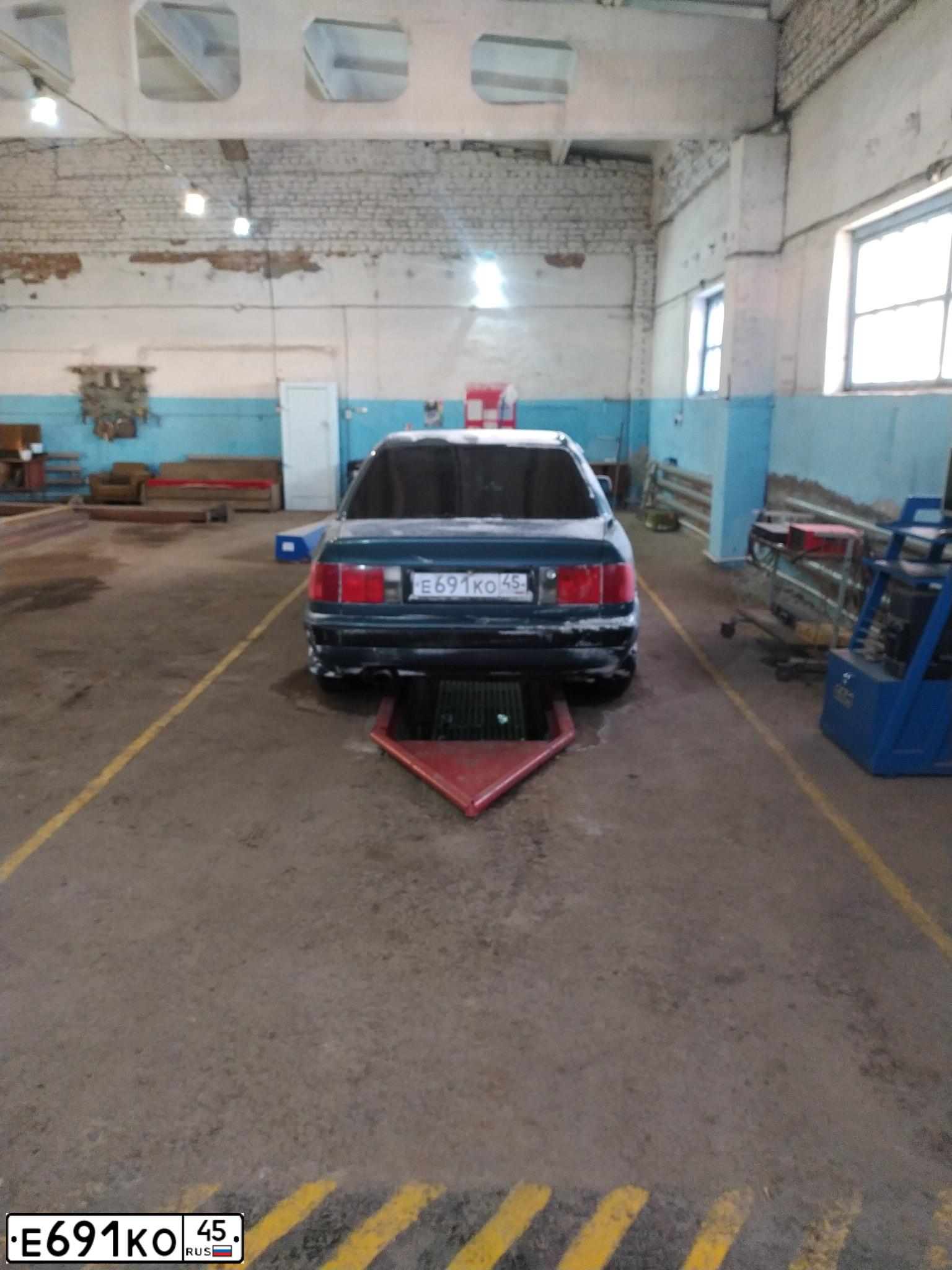 Фото автомобиля AUDI I 100, 1992 — госномер Е691КО45. Цвет: ЗЕЛЕНЫЙ (БИРЮЗОВЫЙ)