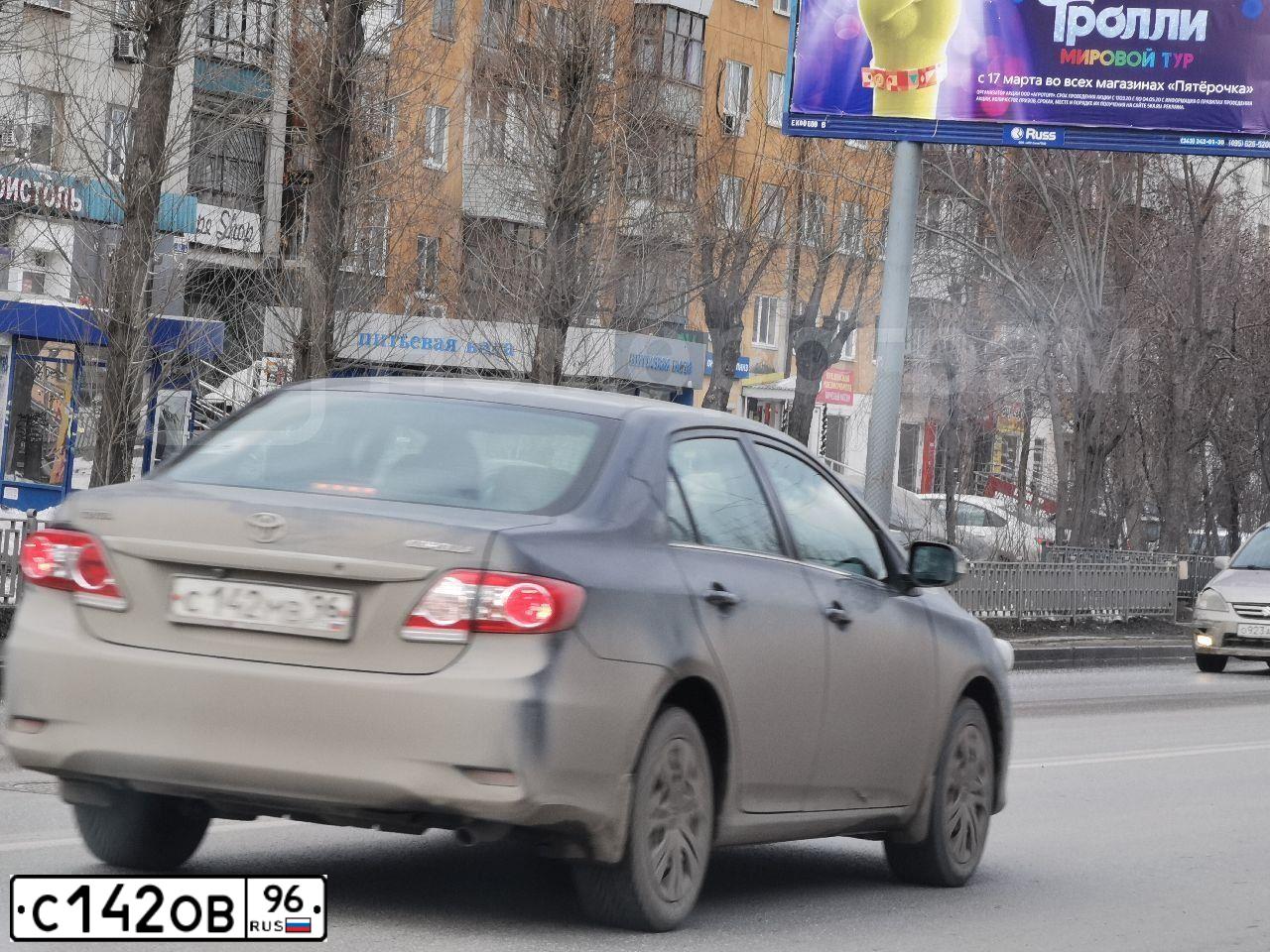 Фото автомобиля SSANGYONG ACTYON, 2010 — госномер С142ОВ96. Цвет: Красный