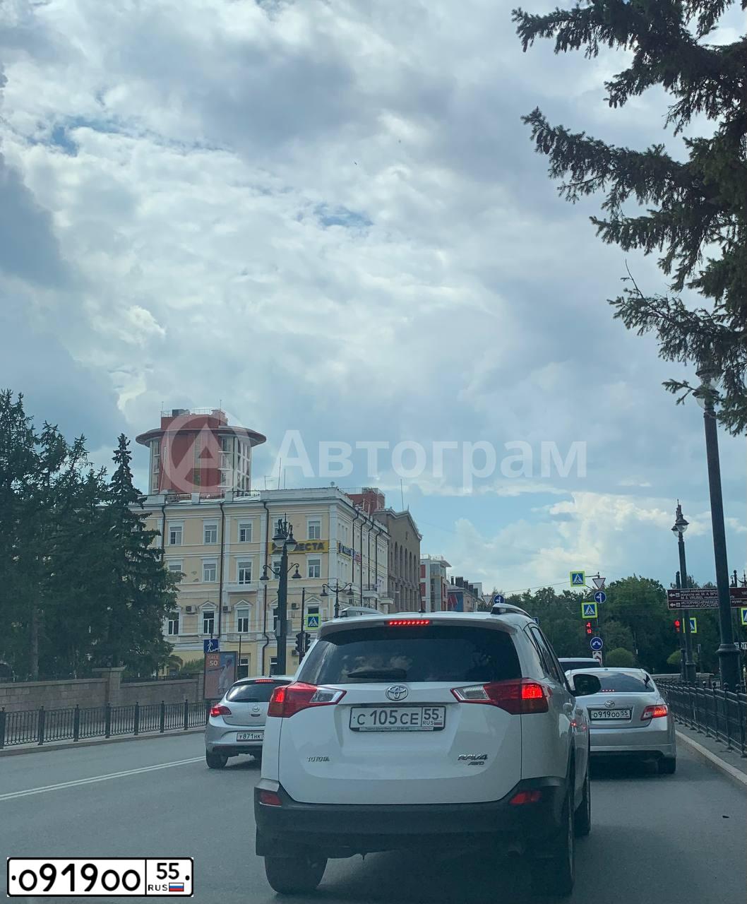 Фото автомобиля TOYOTA CAMRY, 2010 — госномер А892АА55. Цвет: СЕРЕБРИСТЫЙ