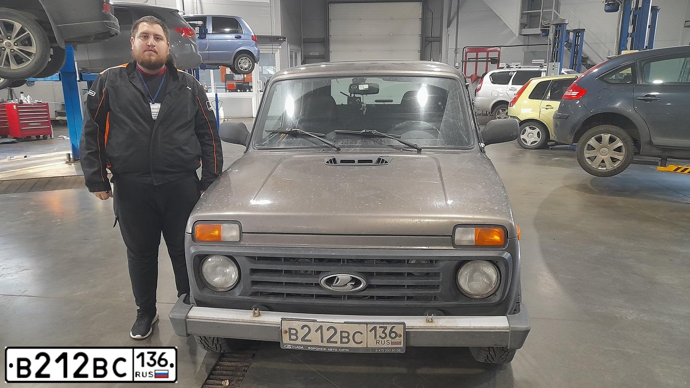 Фото автомобиля LADA 2131 NIVA, 2019 — госномер В212ВС136. Цвет: Золотисто-коричневый
