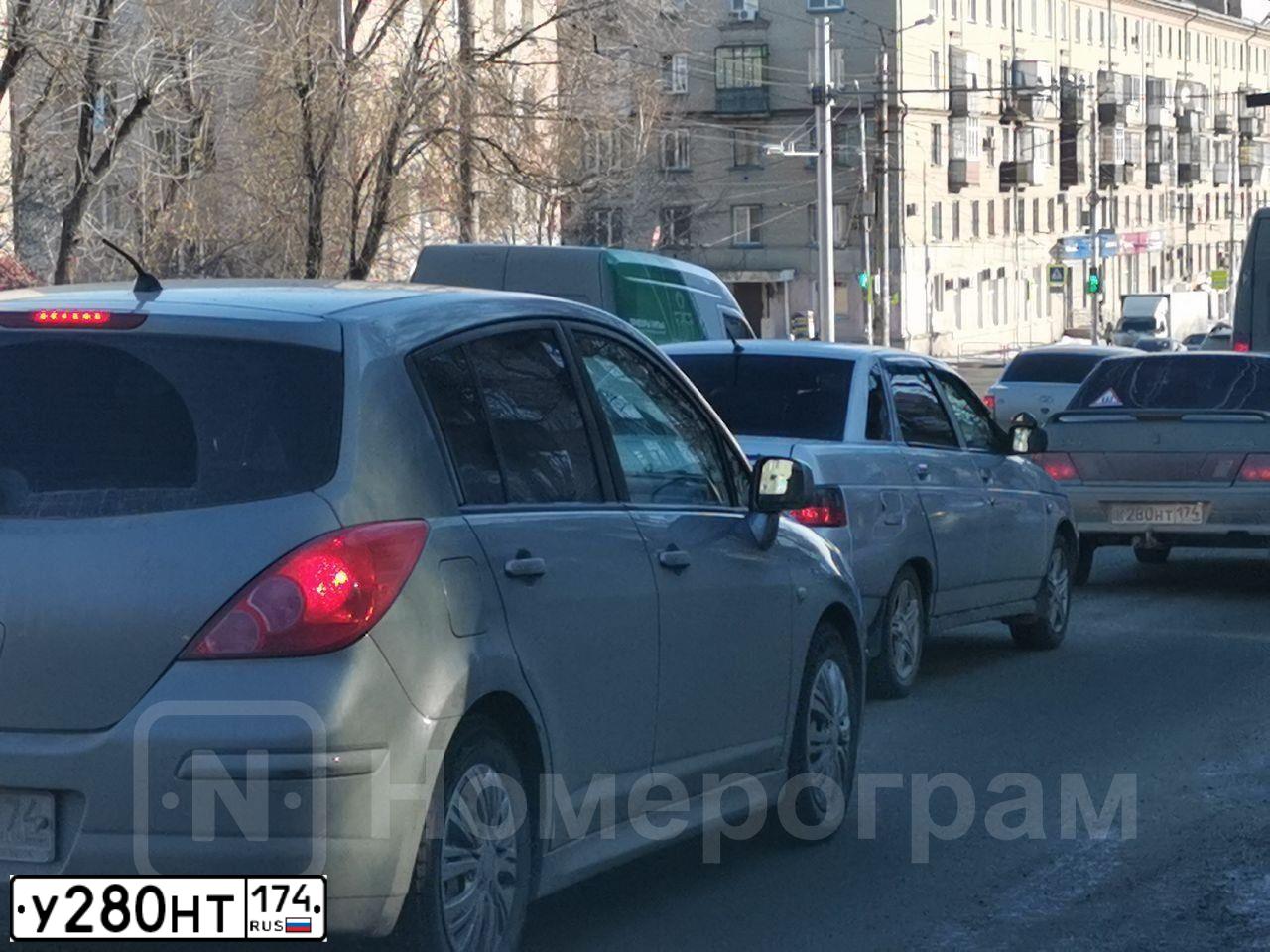 Фото автомобиля RENAULT SANDERO, 2011 — госномер У280НТ174. Цвет: ЧЕРНЫЙ