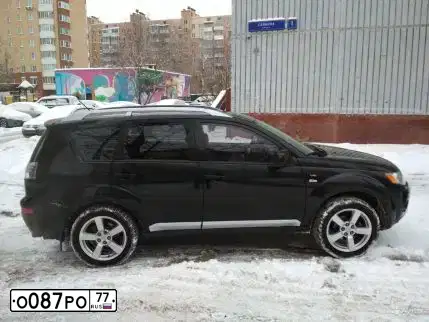 Фото автомобиля FORD KUGA, 2013 — госномер О087РО77. Цвет: Белый